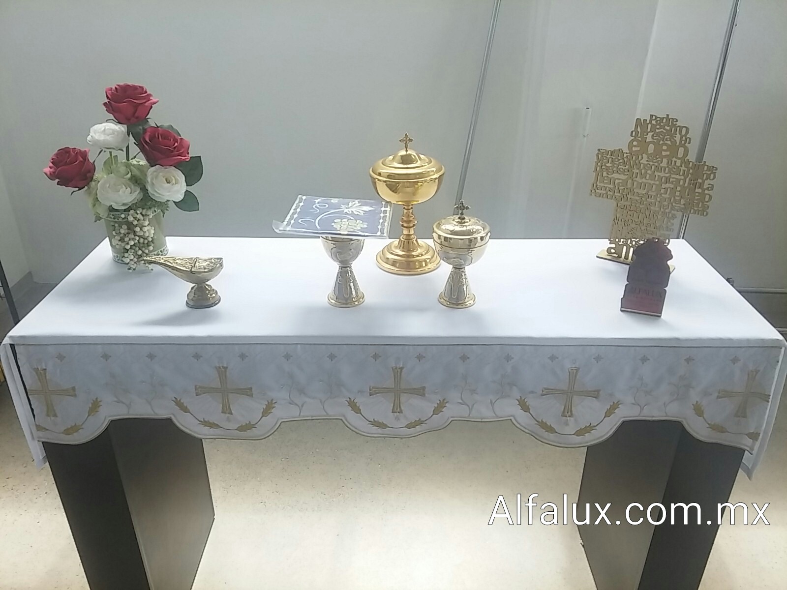 101 JARDIN RADIANTE Mantel Altar 23